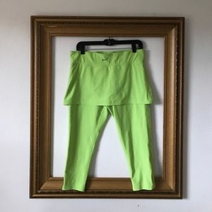 Nike MEDIUM neon GREEN skirt w/crop leggings (attached) Tennis Athletic Golf